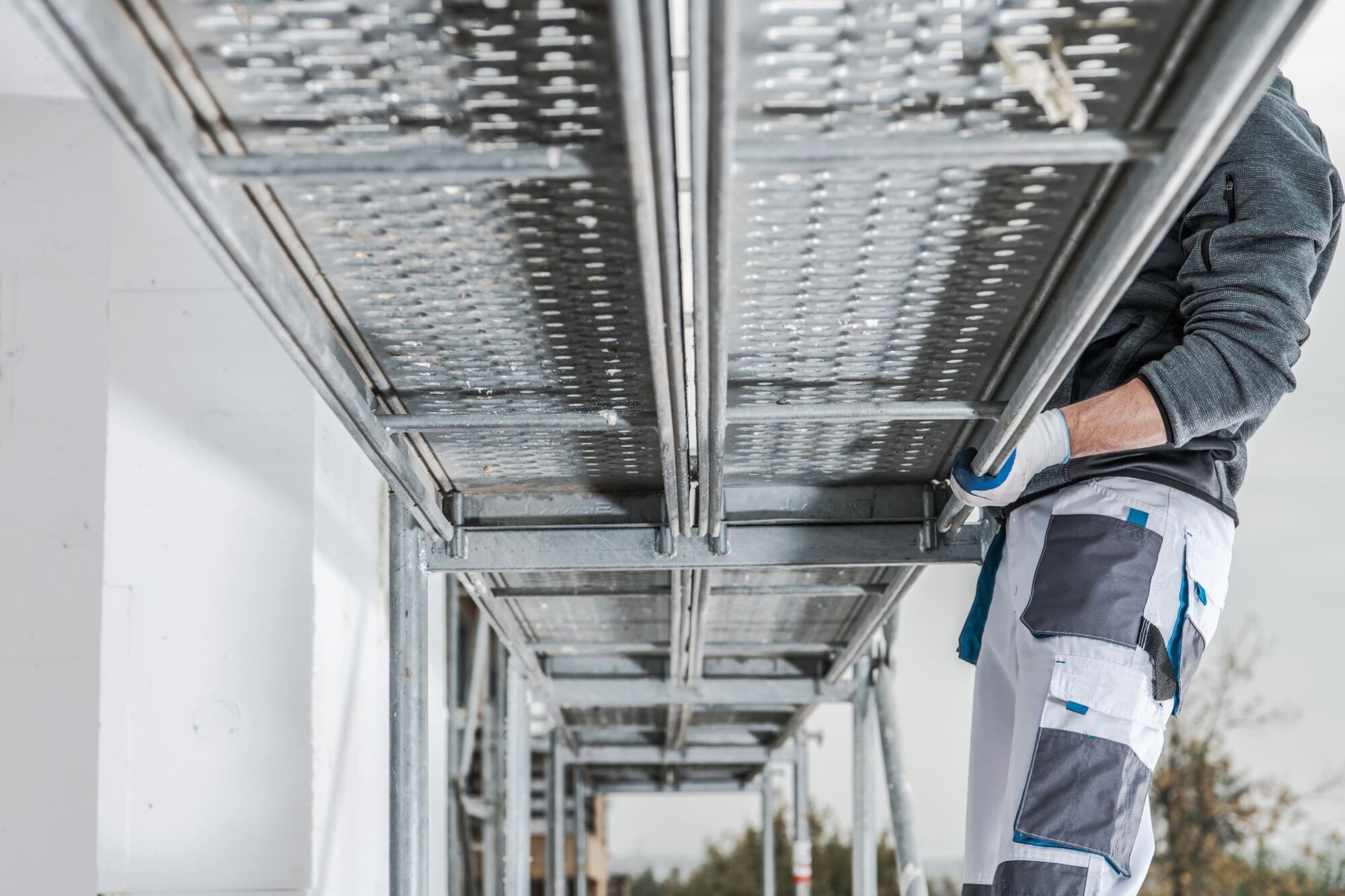 ADOBESTOCK_245247313 | LFR Échafaudage LFR Echafaudage : vos professionnels de la location d’échafaudages dans le Bas-Rhin Sélestat