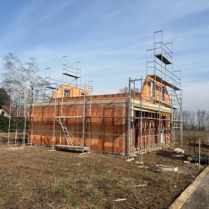PFULGRIESHEIM 3 LFR ECHAFAUDAGE 675X675 | LFR Échafaudage Pose d’un échafaudage à Pfulgriesheim pour les travaux de charpente et couverture Bischwiller